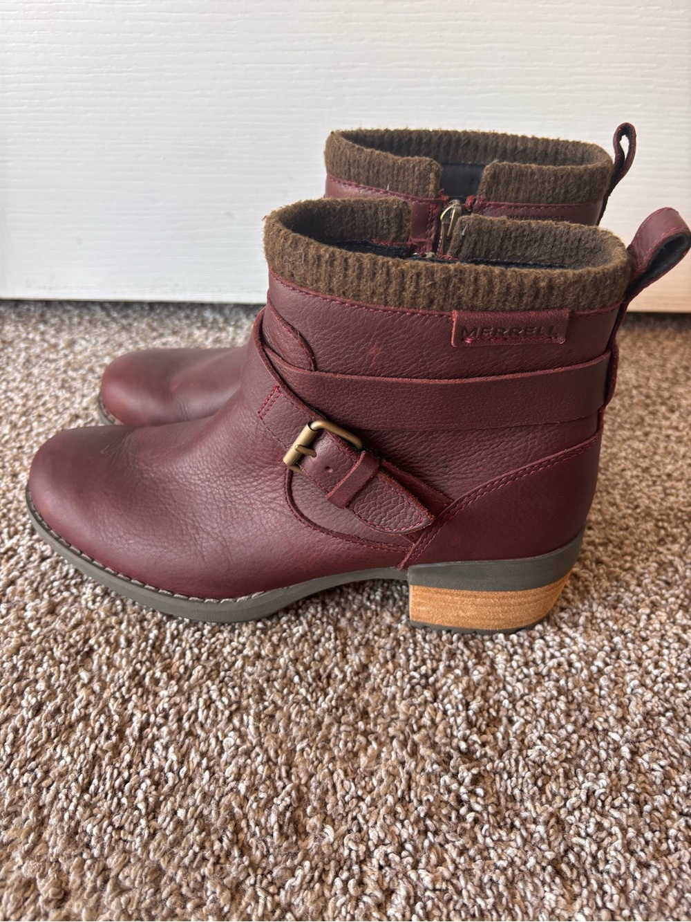 Merrell Womens Shiloh II Bluff Ankle Boots Booties Red wool trim Straps Zip 6.5M